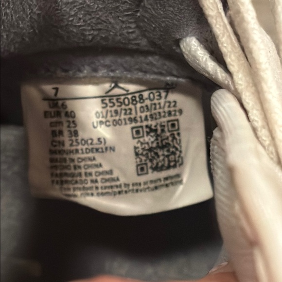 Nike Jordan Men’s Gray and White High-Top Sneakers Size 7 - Picture 7 of 7